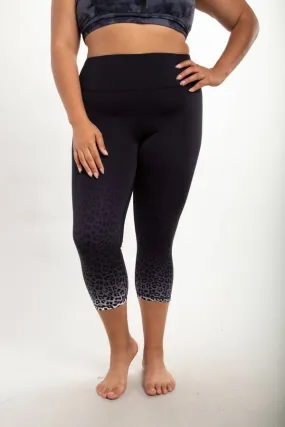 CURVY Leopard Tip Ombre Print High-Waisted Capri Leggings