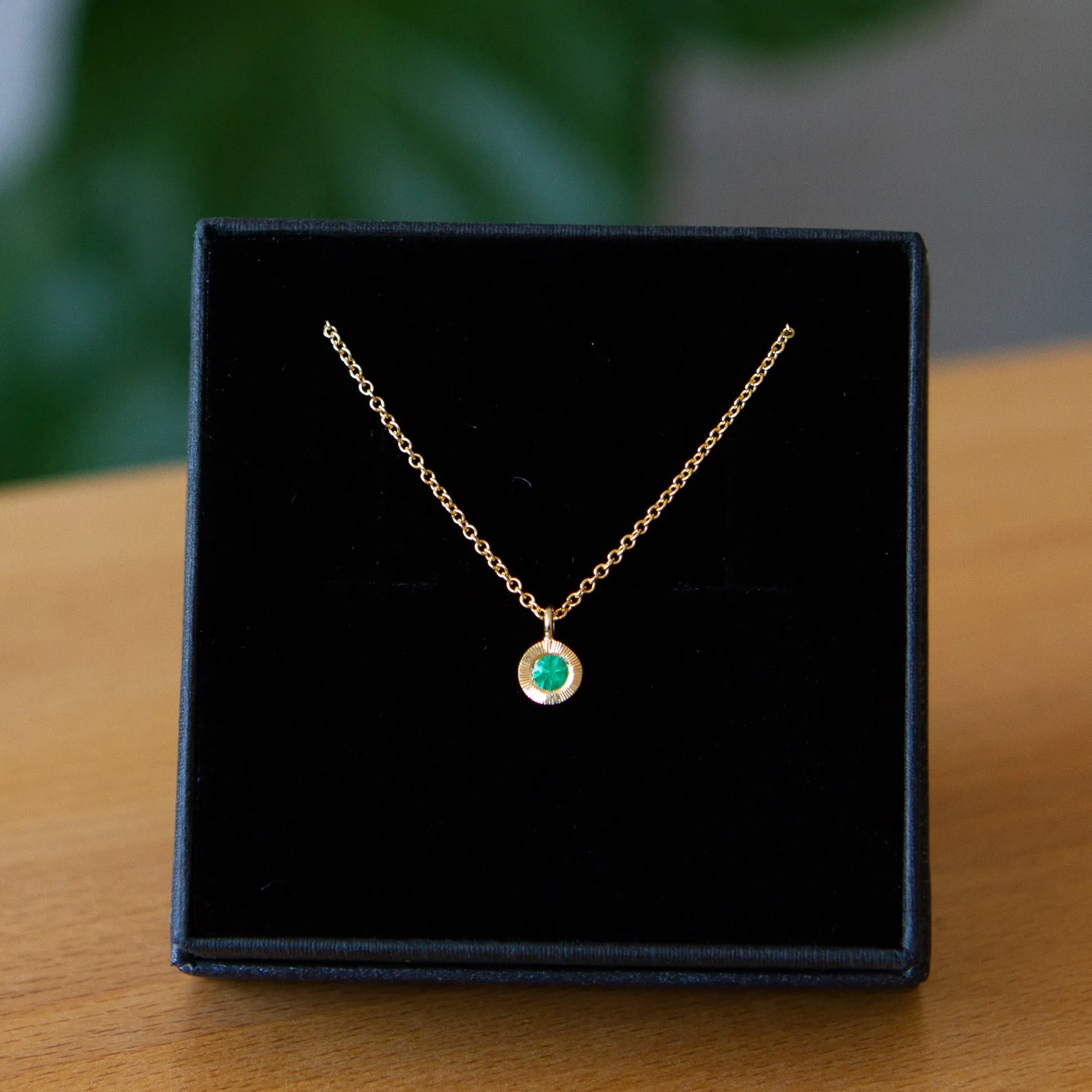 Emerald Small Aurora Pendant Necklace in Yellow Gold