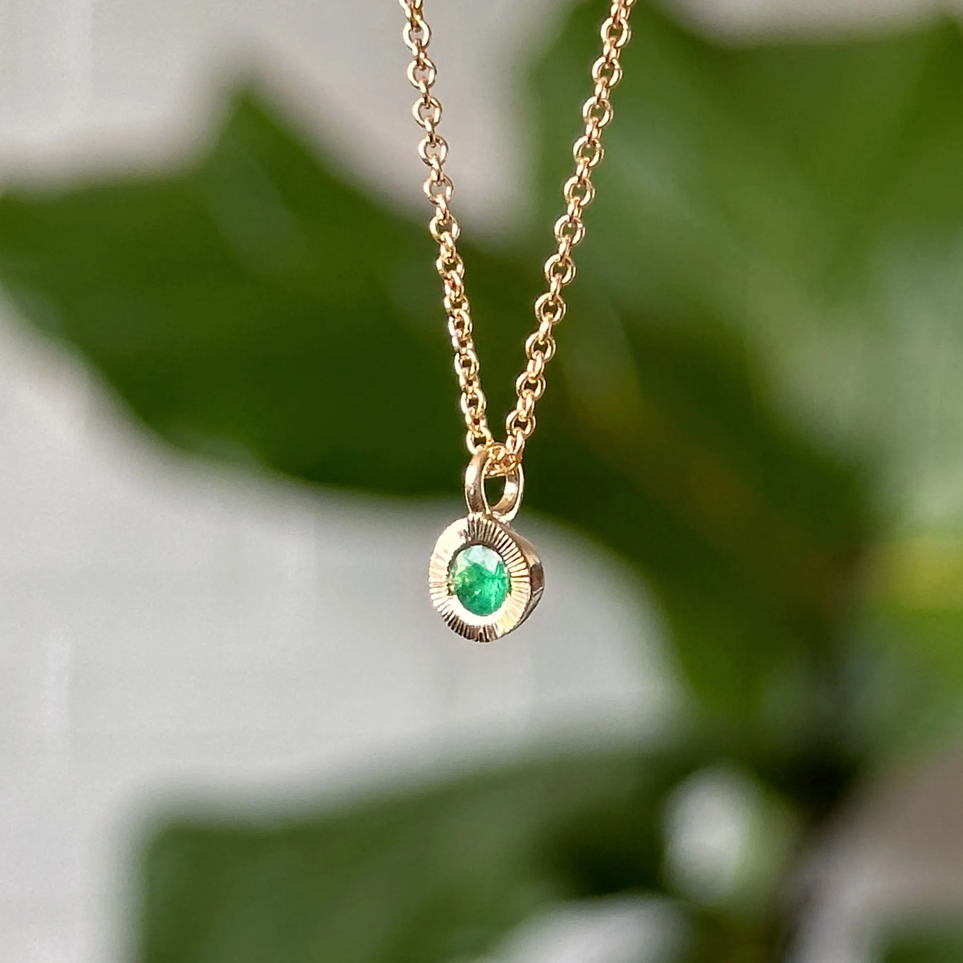 Emerald Small Aurora Pendant Necklace in Yellow Gold