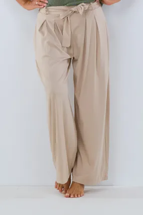 Hose im Marlene Style mit Kellerfalten, beige