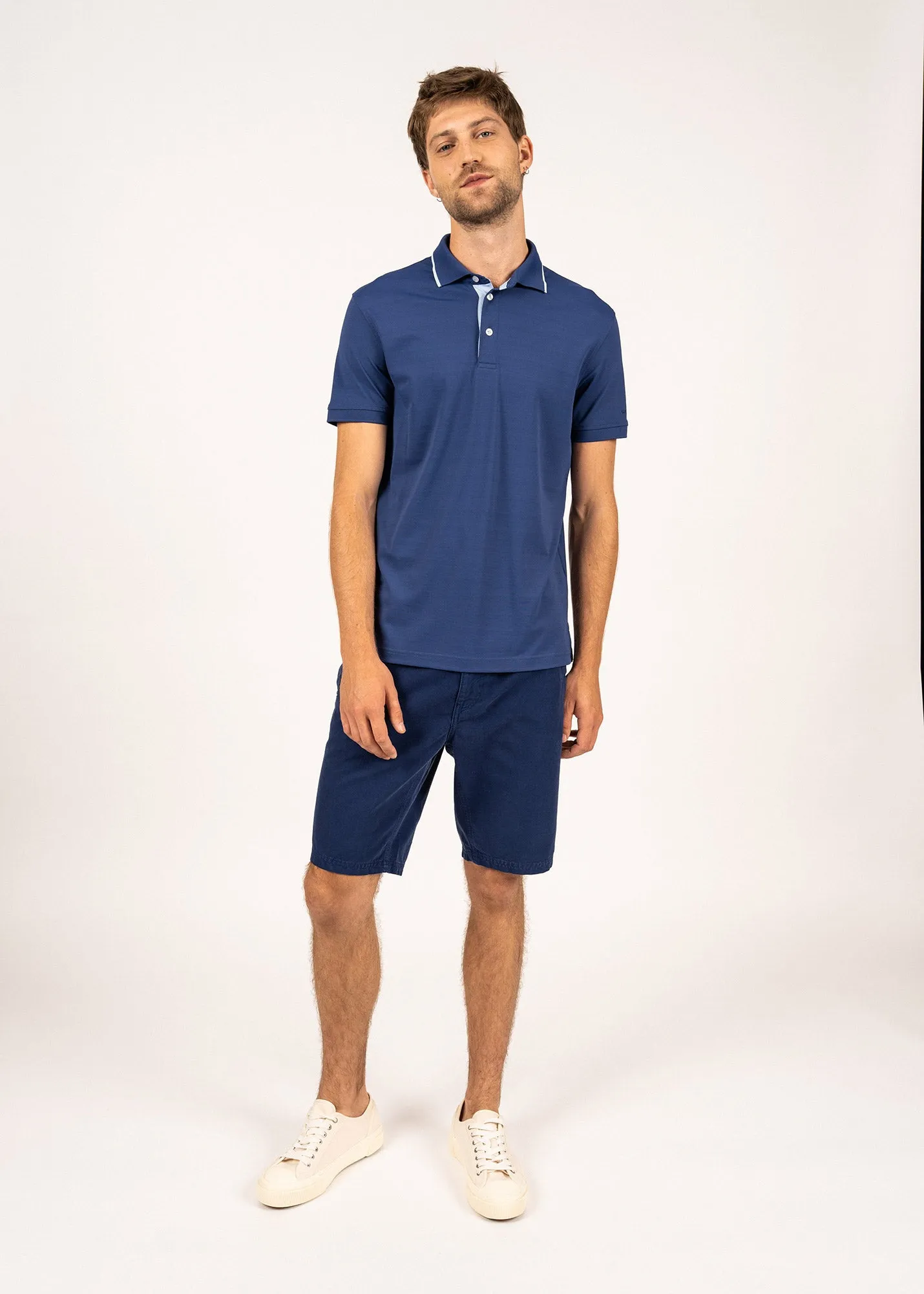 Short sleeves polo - in pique knit, contrasting details (INDIGO/CIEL)